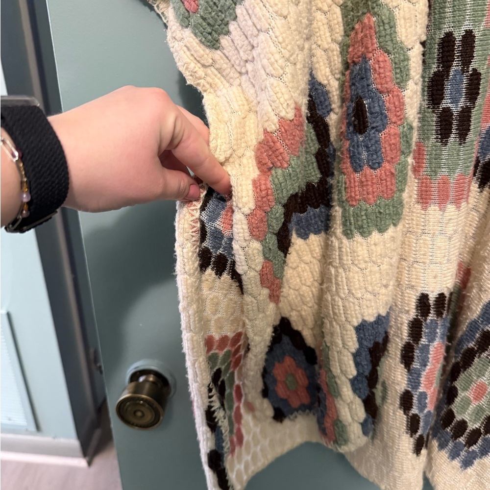 Geometric Patterned Women’s Sweater - Picture 4 of 6